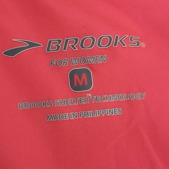 Brooks Lightweight Running Jacket Shelter Technology Neon Pink— size Medium - Picture 8 of 8